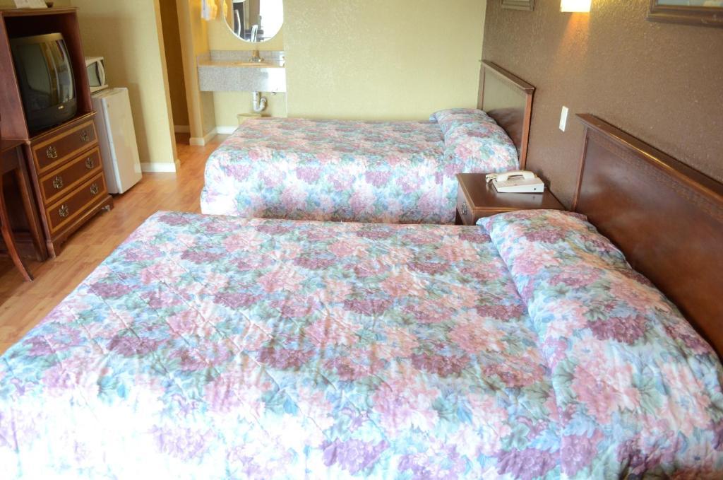 אדיקס Bear Creek Inn חדר תמונה