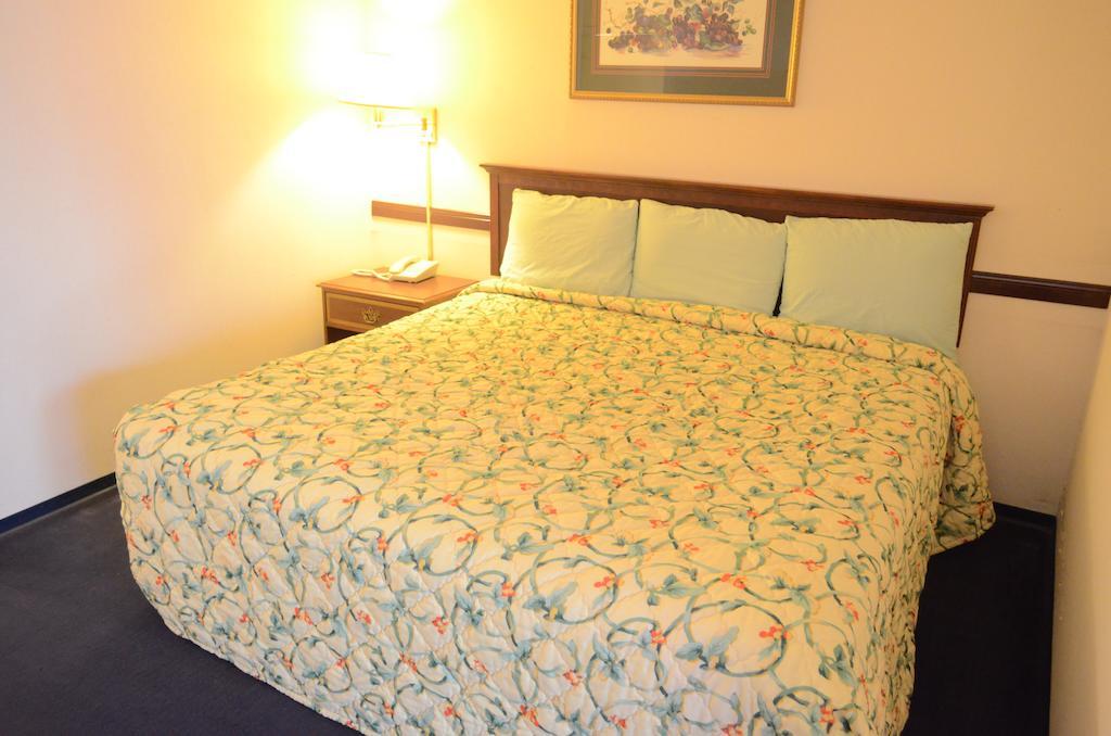 אדיקס Bear Creek Inn חדר תמונה