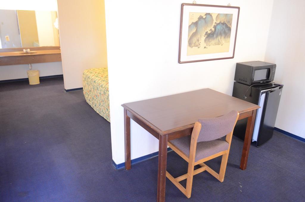 אדיקס Bear Creek Inn חדר תמונה