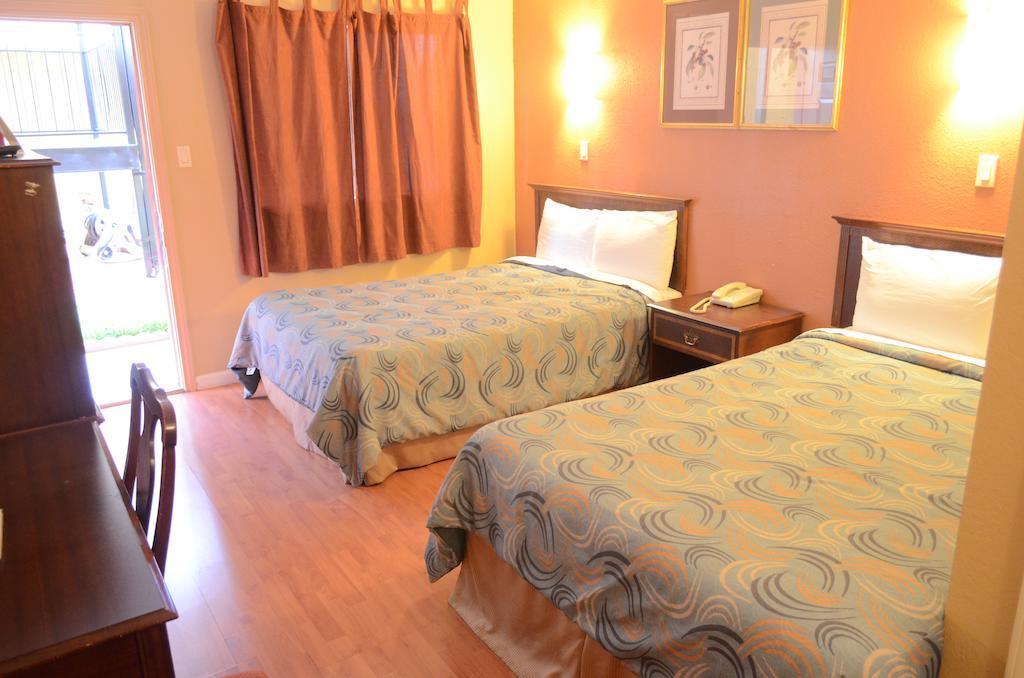 אדיקס Bear Creek Inn מראה חיצוני תמונה