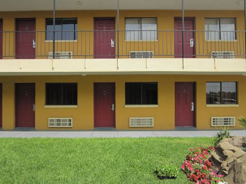 אדיקס Bear Creek Inn מראה חיצוני תמונה